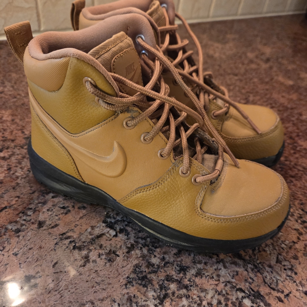 Nike Boys Tan High-Top Shoes